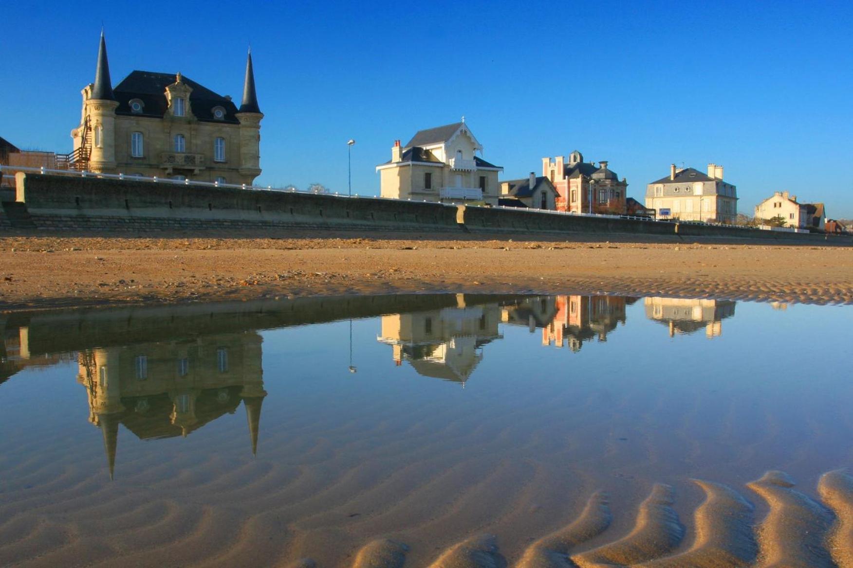 Les Douves Duplex 5 Personnes Lumineux Avec Jardin Et Terrasse Amenagee , Vue Sur Chateau A 5Mn De La Mer, Proche Omaha Beach Et Bayeux Commes Esterno foto