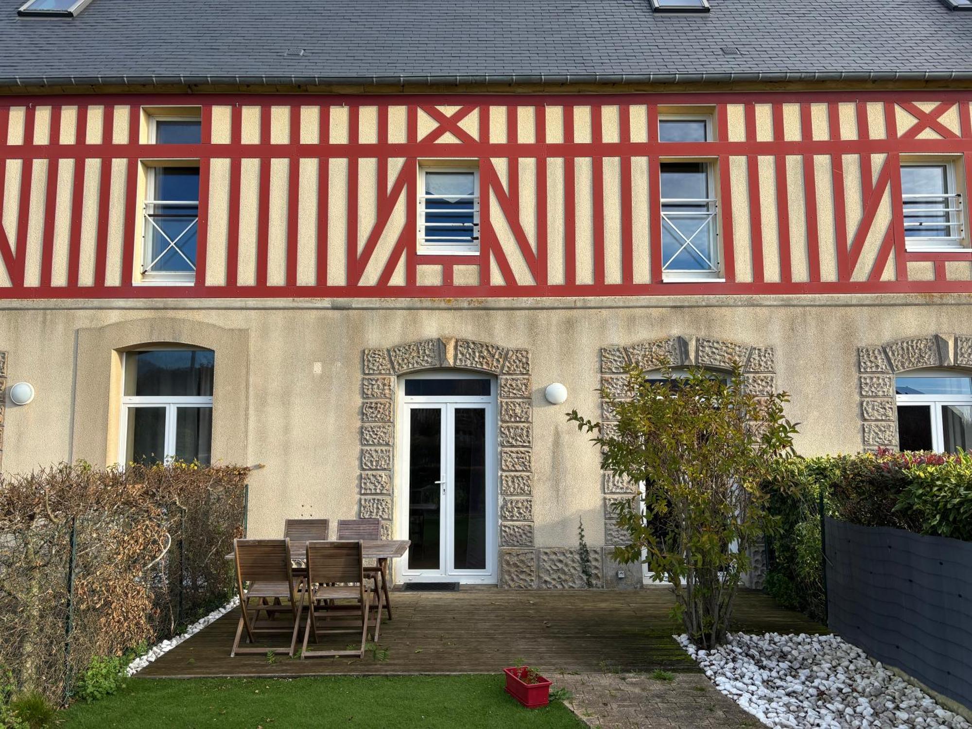 Les Douves Duplex 5 Personnes Lumineux Avec Jardin Et Terrasse Amenagee , Vue Sur Chateau A 5Mn De La Mer, Proche Omaha Beach Et Bayeux Commes Esterno foto